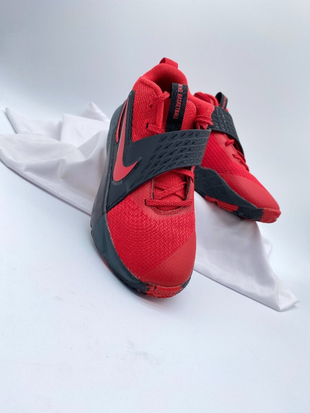 Nike Team Hustle D 12 University Red Black Big Kids 6Y / Women Size 7.5